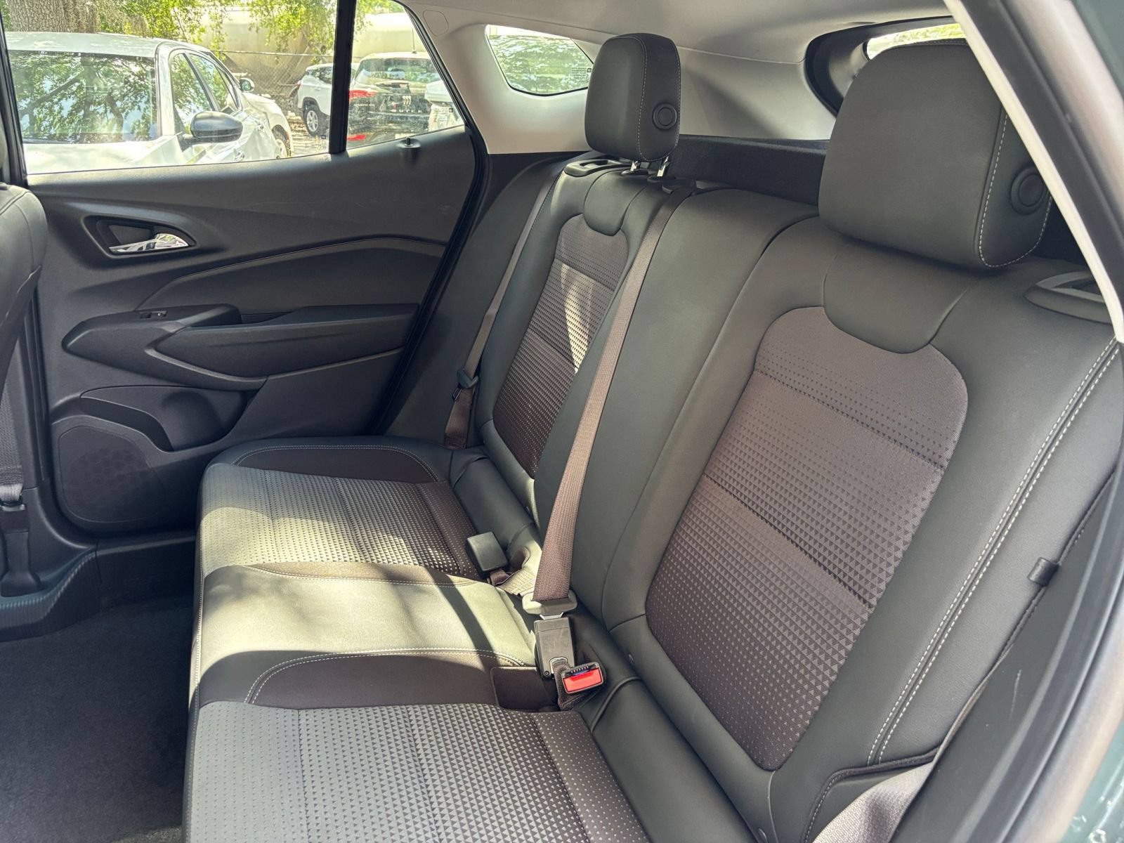 Used 2025 Chevrolet Trax LT FWD image 37