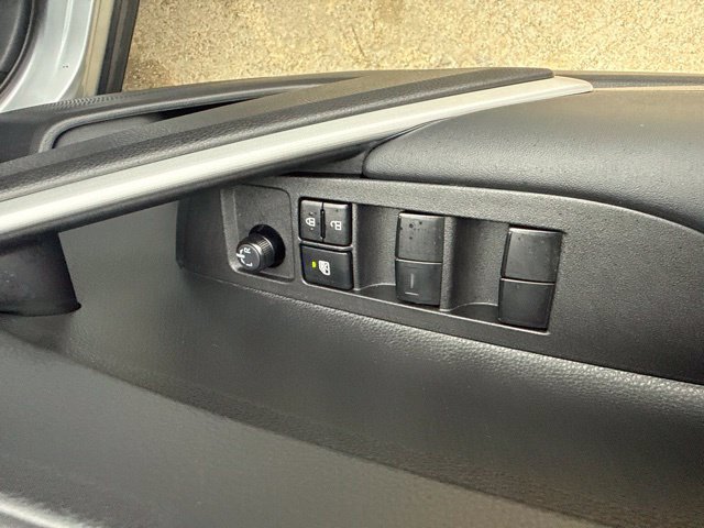 Used 2025 Toyota Corolla Cross LE FWD image 24