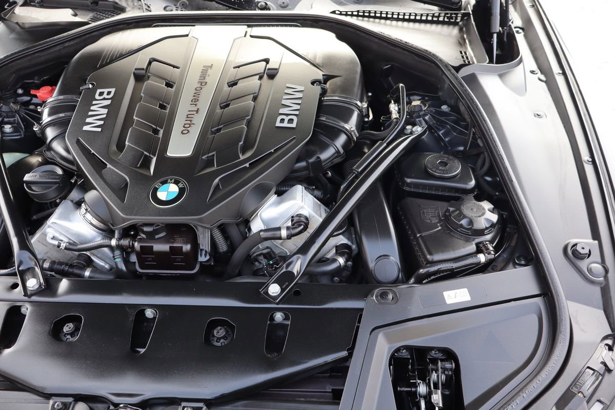 Used 2013 BMW 550i xDrive Sedan image 41