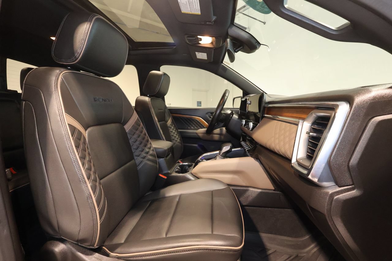Certified 2023 GMC Canyon Denali w/ Denali Black Edition AWD/4WD image 26