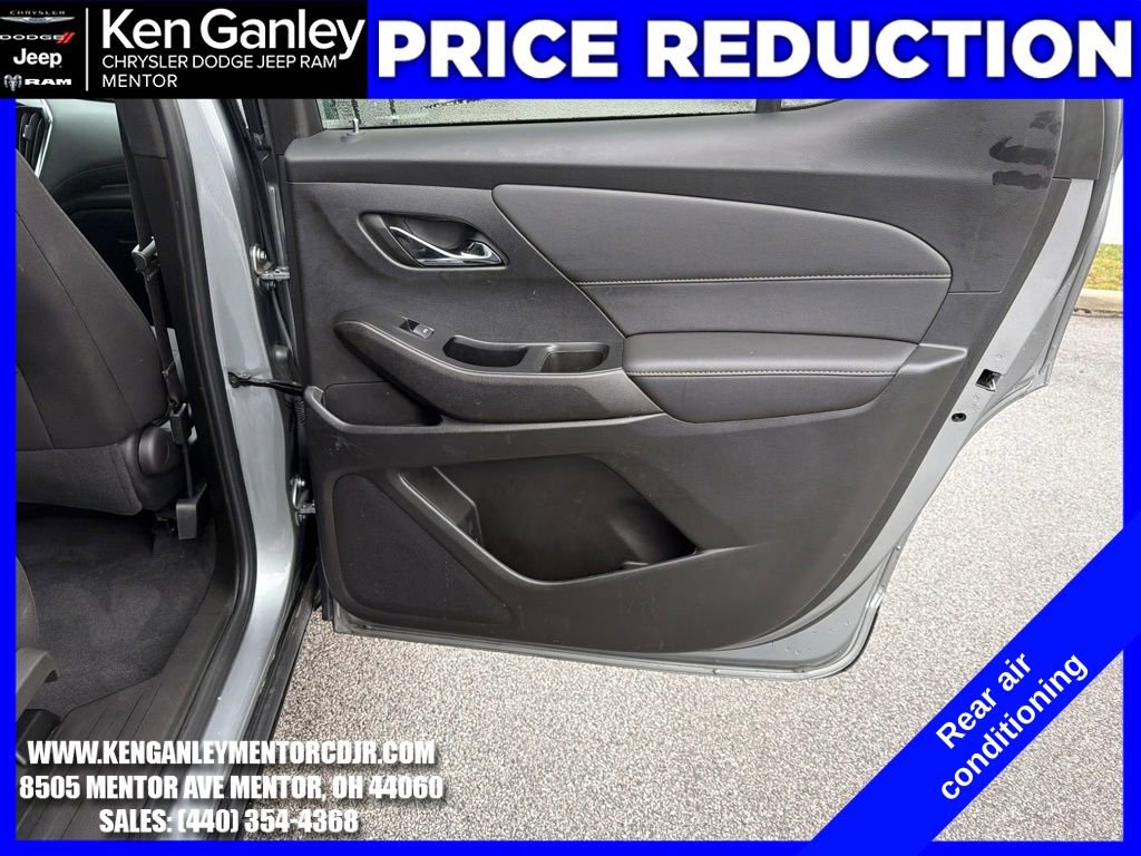 Used 2023 Chevrolet Traverse LT image 23