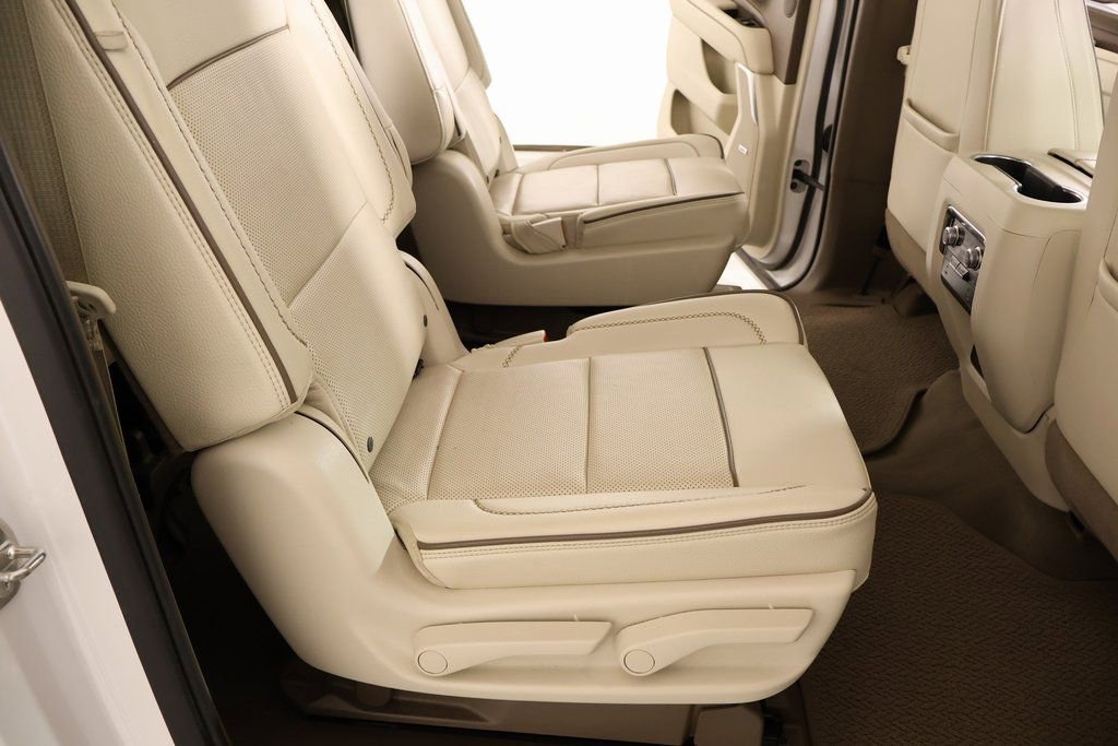 Used 2022 GMC Yukon XL Denali AWD/4WD image 15
