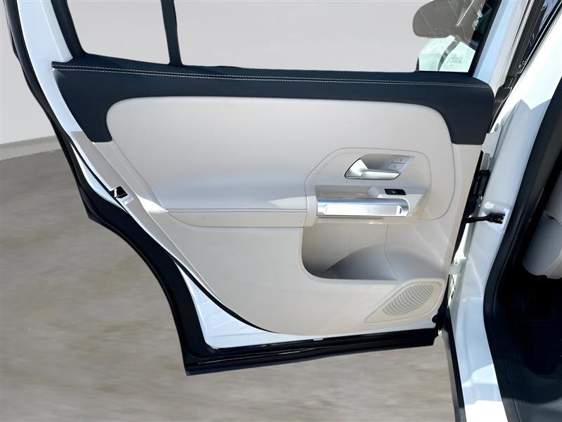 Used 2021 Mercedes-Benz GLB 250 4MATIC image 25