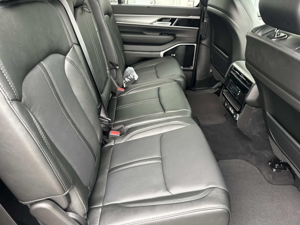 New 2026 Jeep Grand Wagoneer Limited AWD/4WD image 16