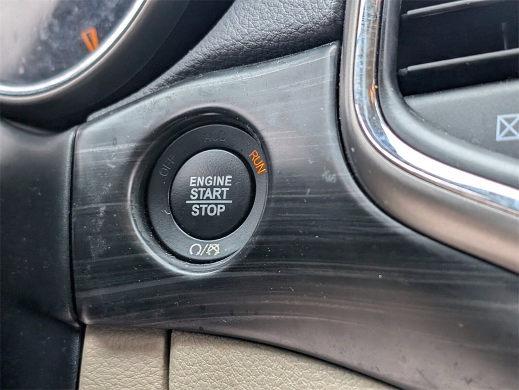 Used 2019 Jeep Grand Cherokee Laredo image 24