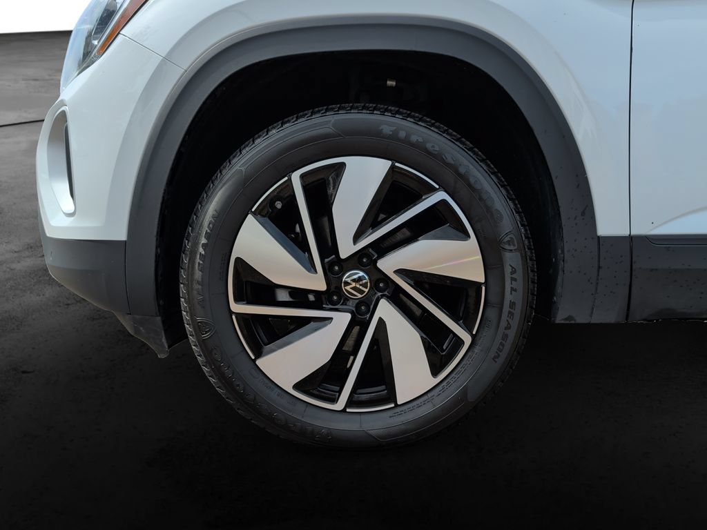 Used 2025 Volkswagen Atlas SE AWD/4WD image 9