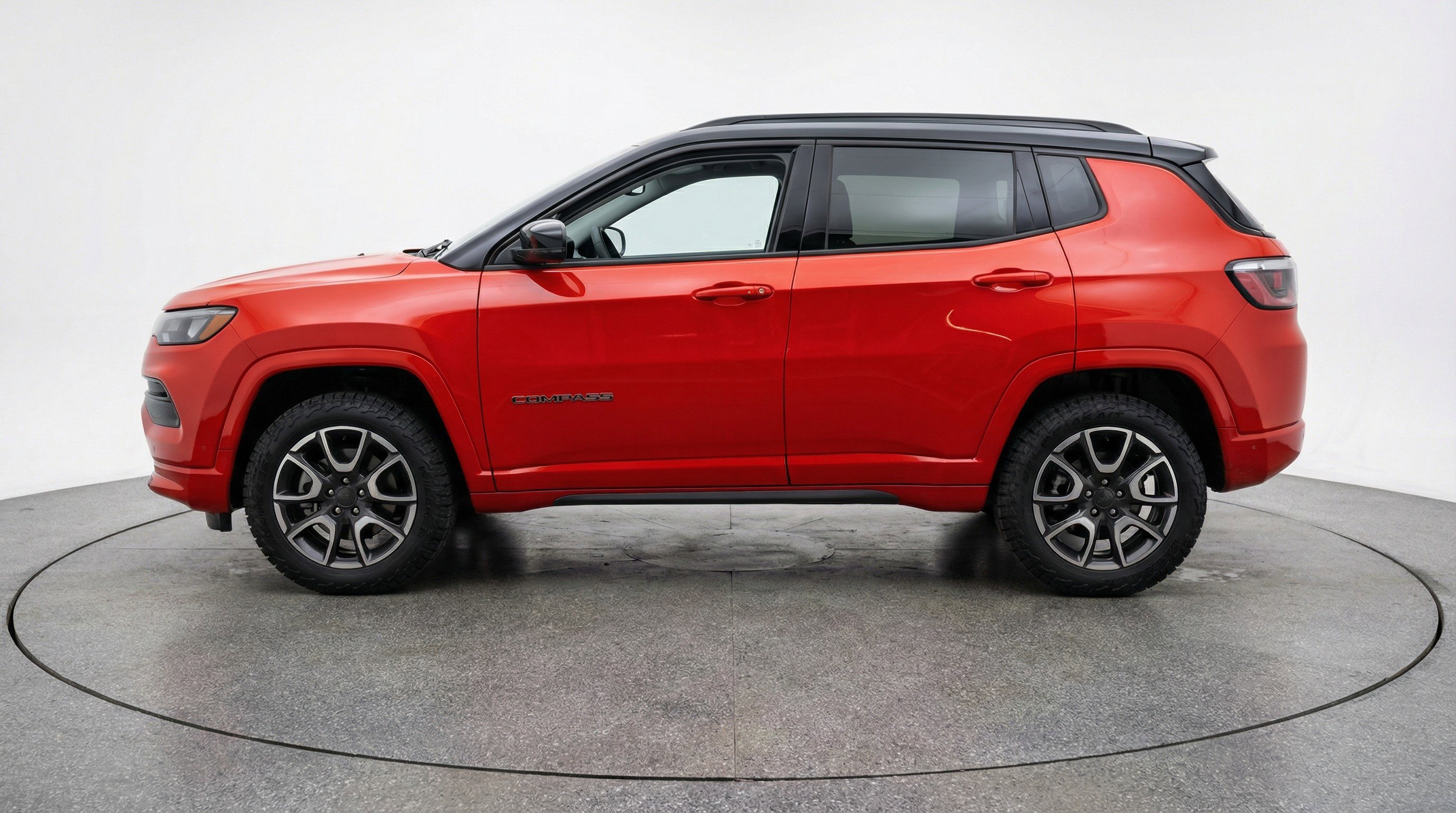 Used 2025 Jeep Compass Trailhawk image 5