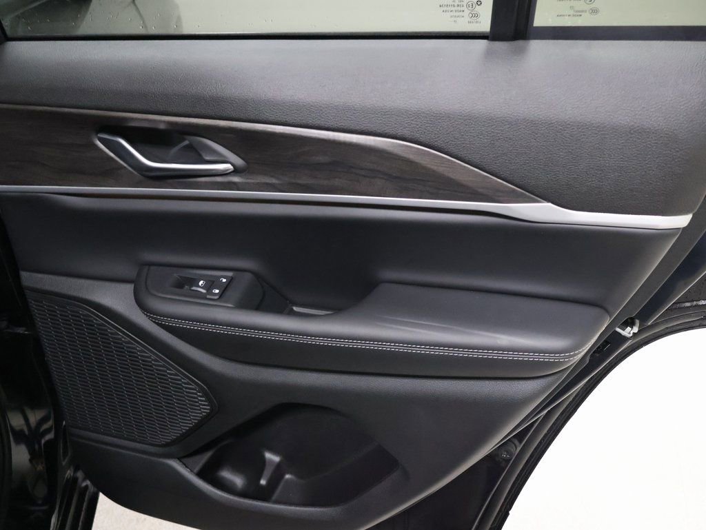 New 2025 Jeep Grand Cherokee Limited w/ Black Appearance Package image 17