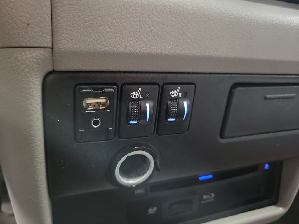 Used 2017 Toyota Sienna XLE Premium FWD image 18
