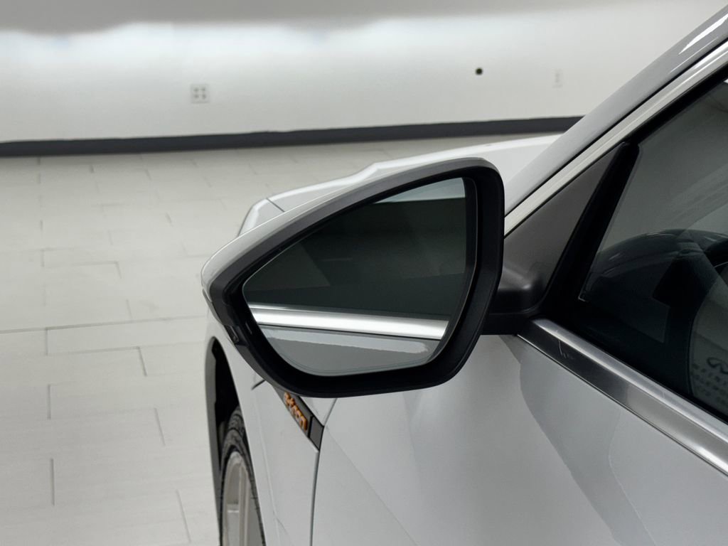 Used 2019 Audi e-tron Premium Plus image 33