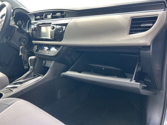 Used 2015 Toyota Corolla LE FWD image 13