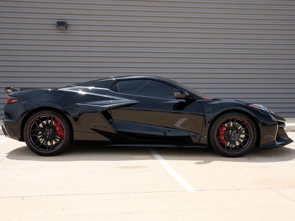 Used 2026 Chevrolet Corvette Z06 w/ Stealth Interior Trim Package RWD image 2
