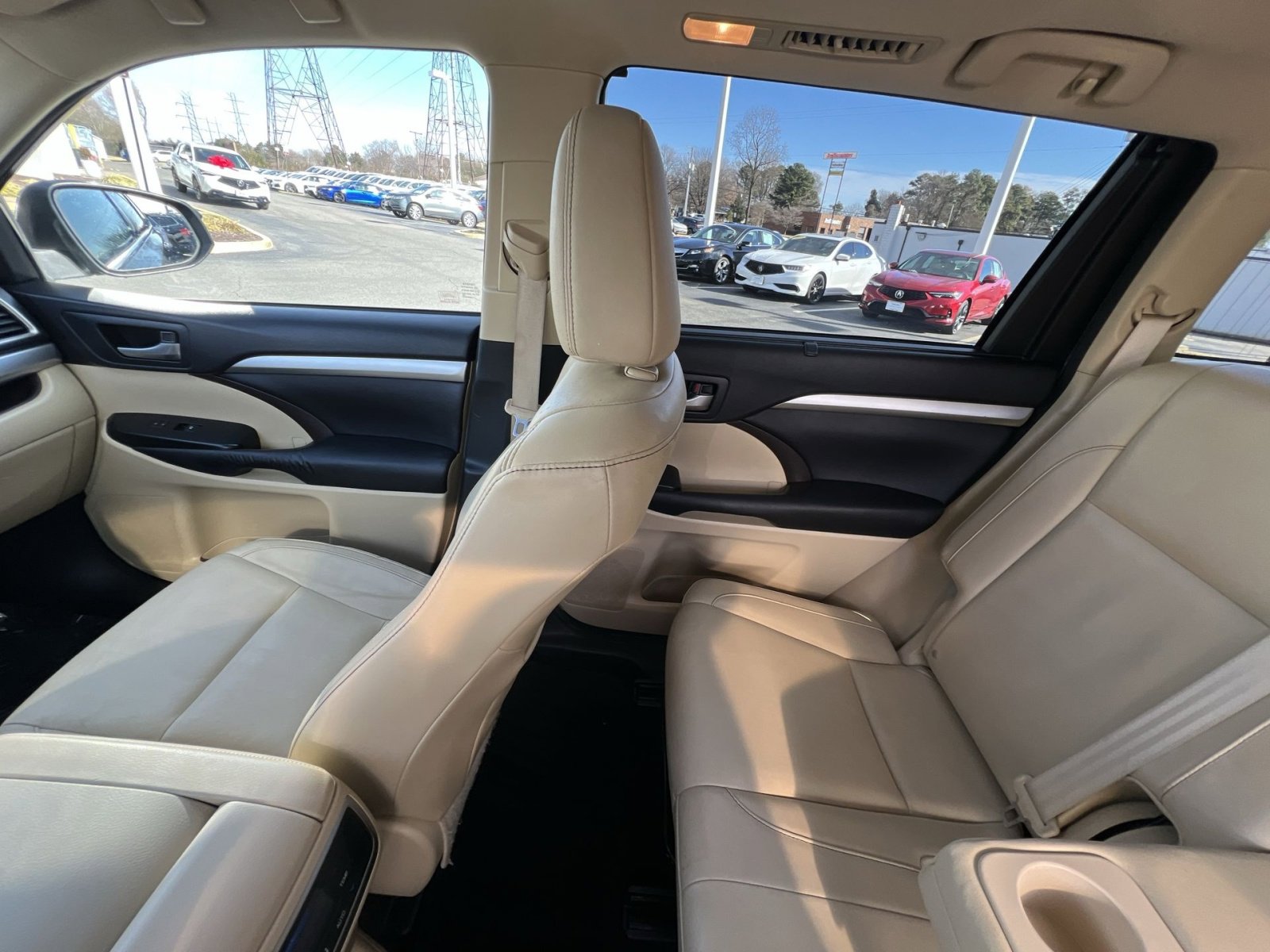 Used 2016 Toyota Highlander XLE image 3