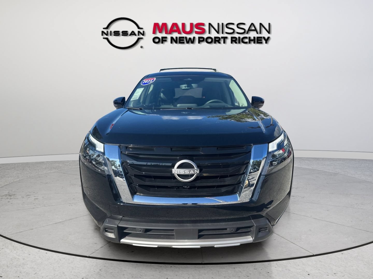 Certified 2025 Nissan Pathfinder Platinum w/ Cargo Package FWD image 4