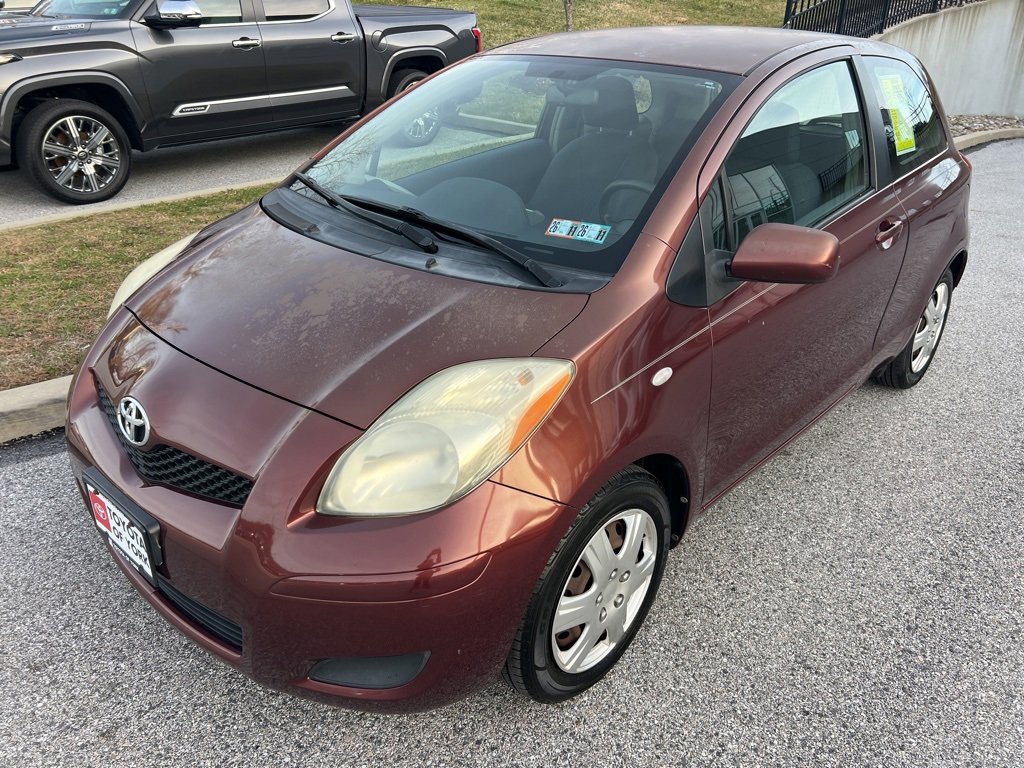 Used 2010 Toyota Yaris 2-Door Hatchback image 8