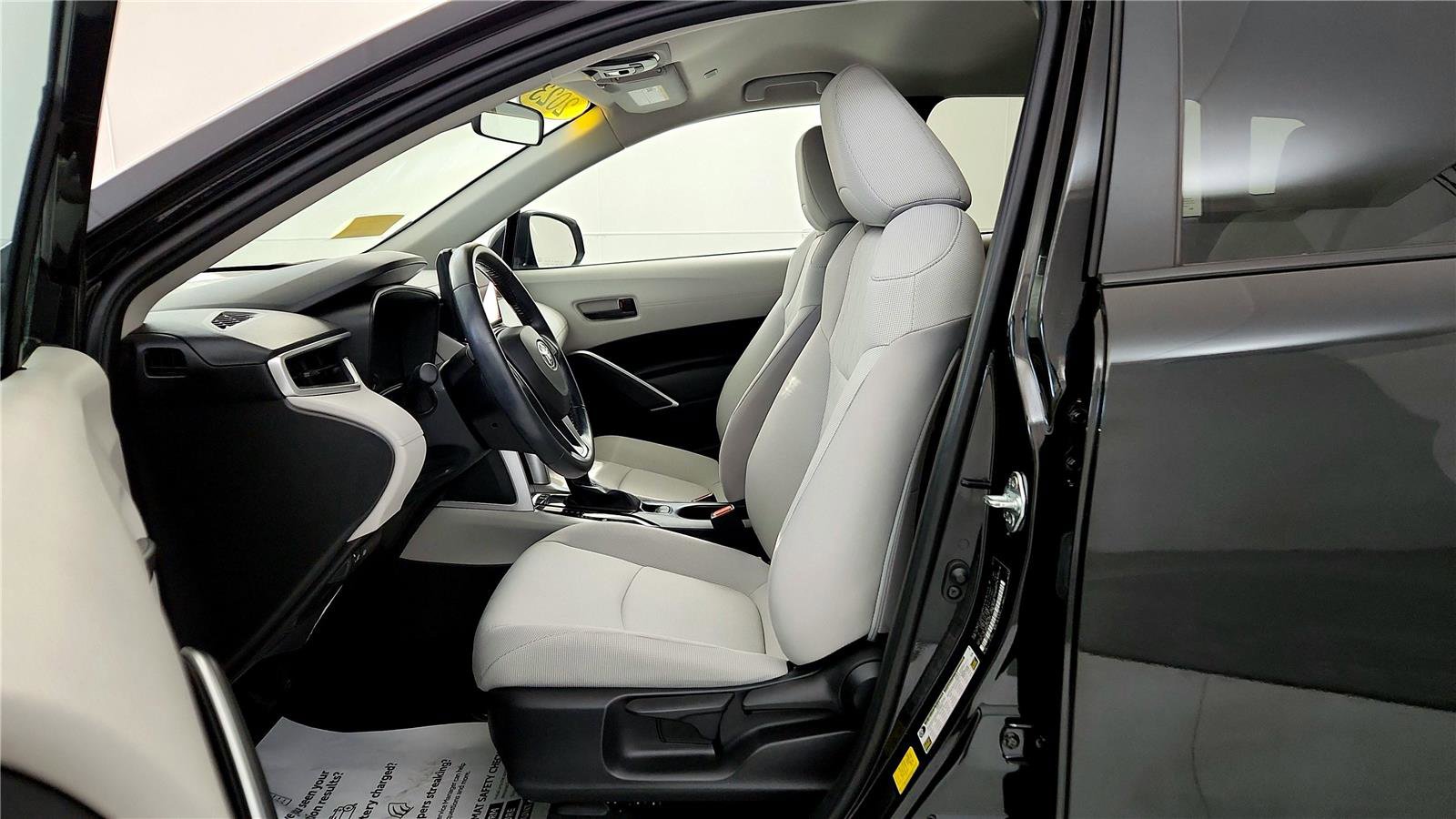 Certified 2023 Toyota Corolla Cross LE image 25