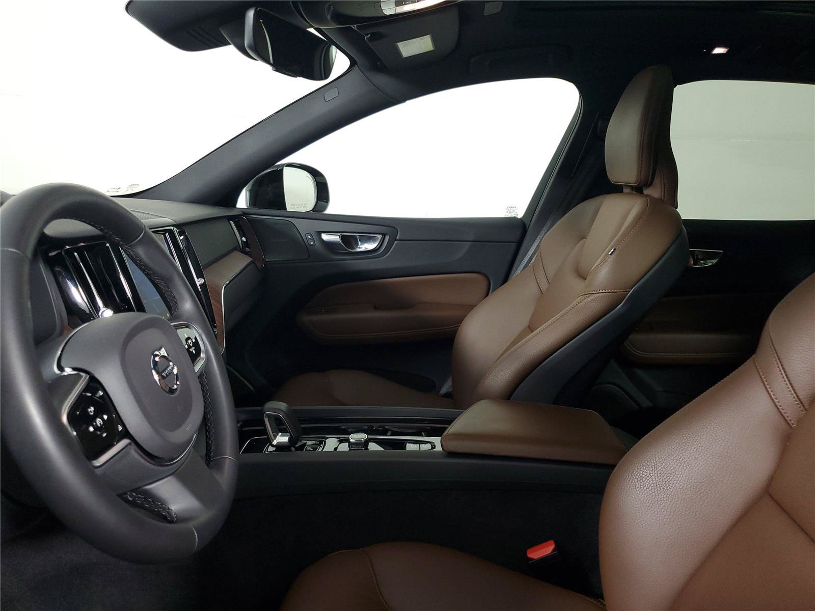 Certified 2023 Volvo XC60 B5 Plus w/ Climate Package FWD image 19