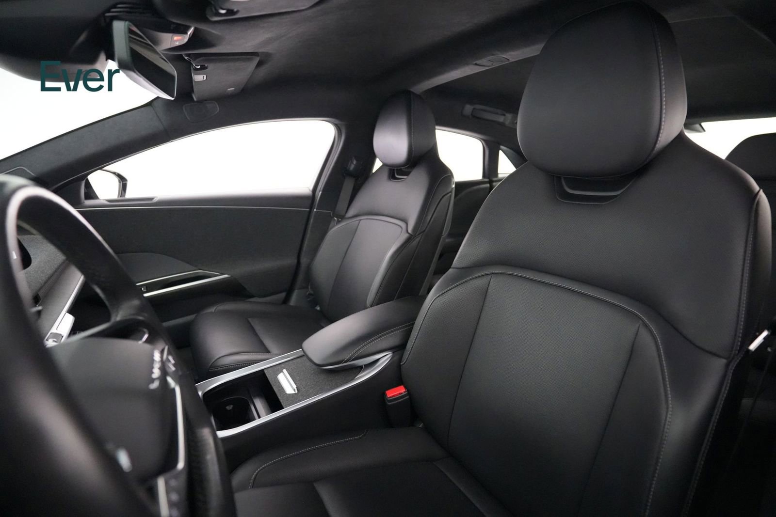 Used 2023 Lucid Air Pure image 4