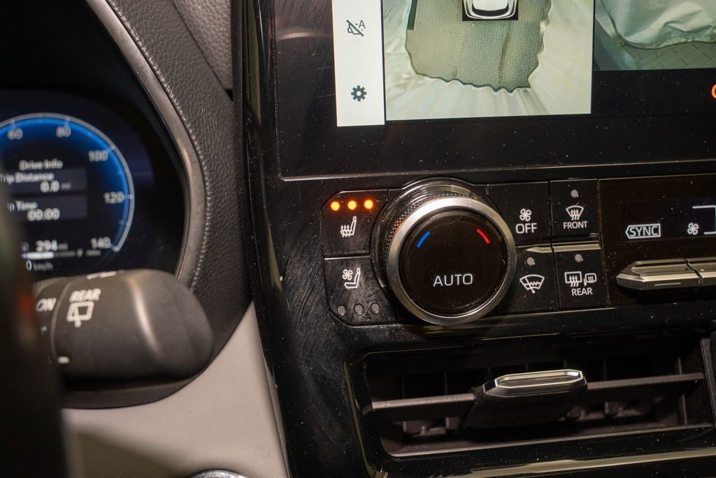 Used 2023 Toyota Highlander Platinum image 17