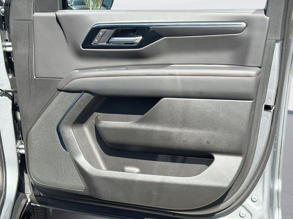 Used 2026 Chevrolet Suburban RST RWD image 30