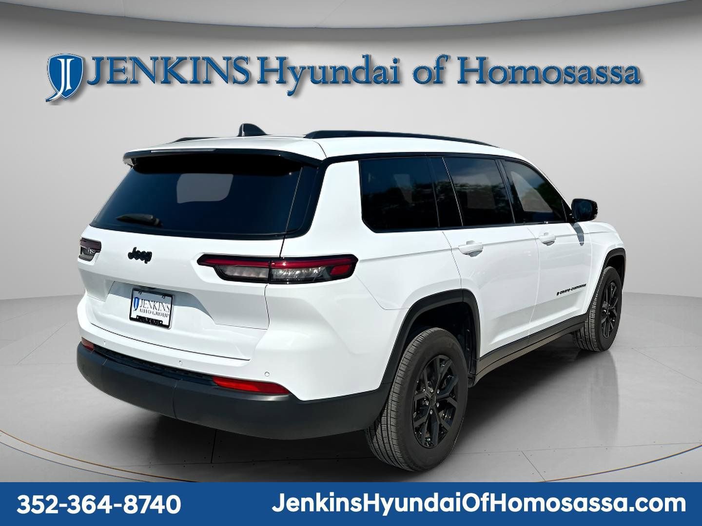 Used 2024 Jeep Grand Cherokee L Altitude RWD image 2