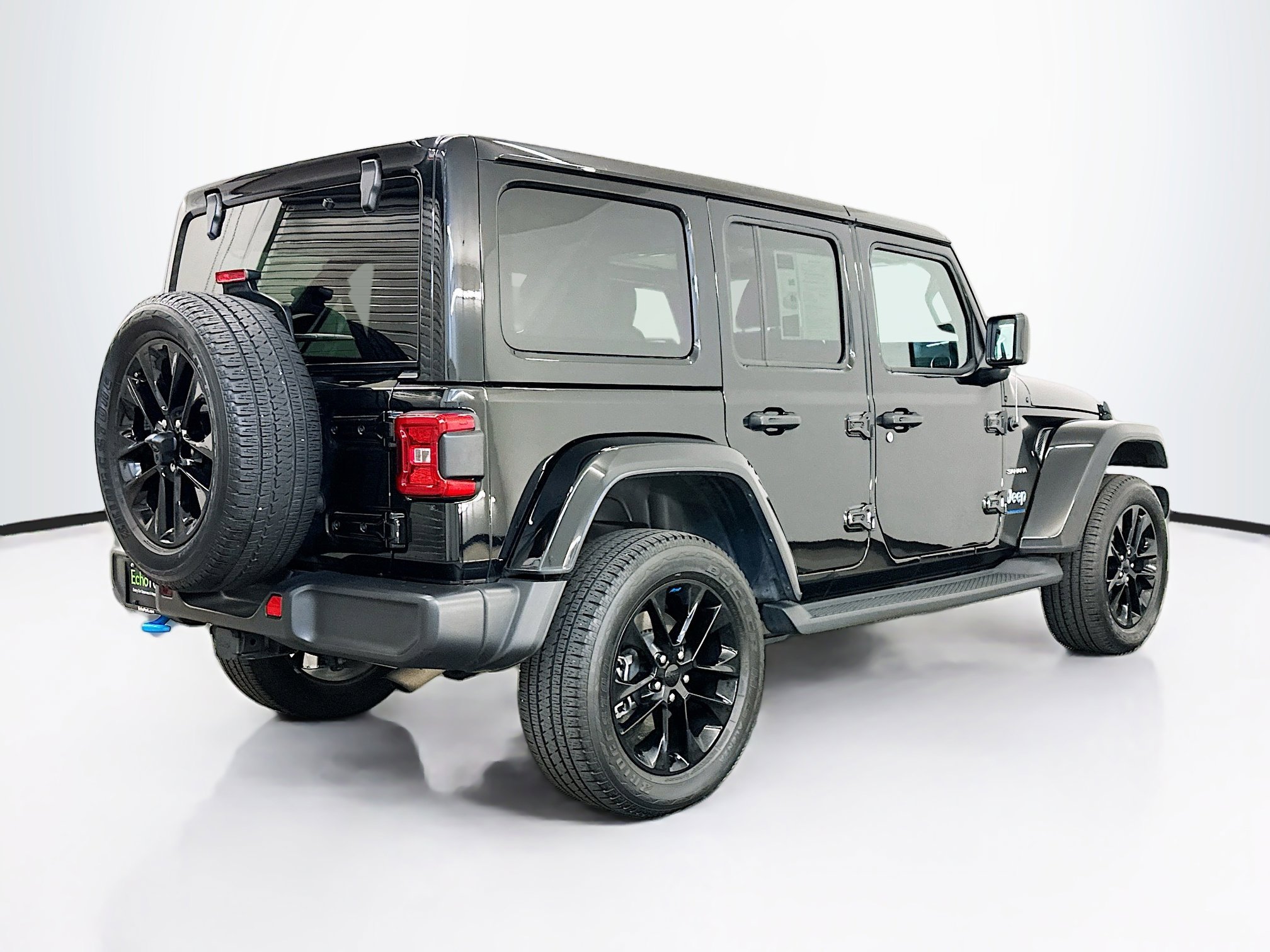 Used 2023 Jeep Wrangler Unlimited Sahara AWD/4WD image 9