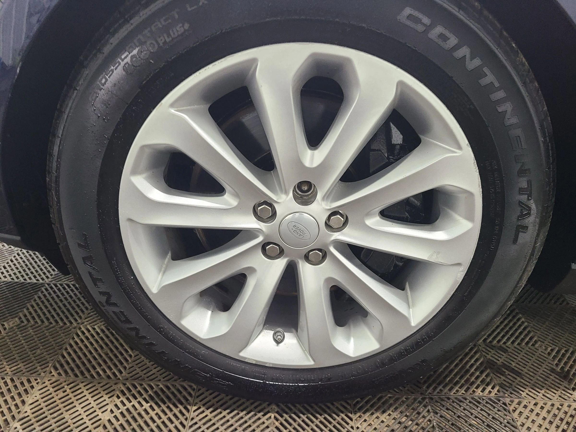 Used 2016 Land Rover Range Rover HSE image 18