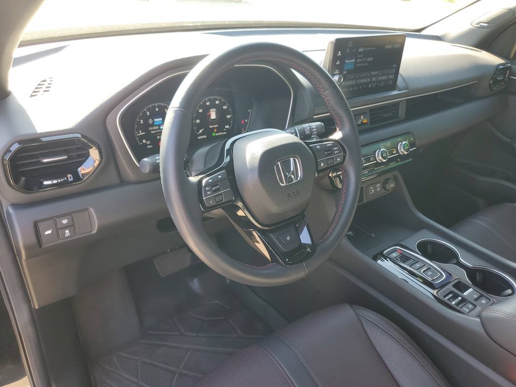 Used 2025 Honda Pilot Black Edition image 15