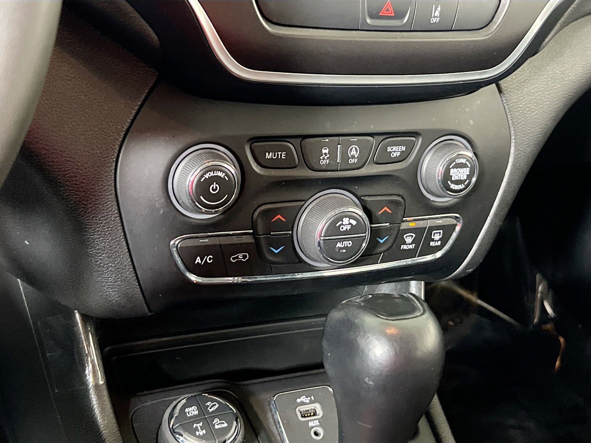 Used 2022 Jeep Cherokee Trailhawk w/ Trailer Tow Group image 15