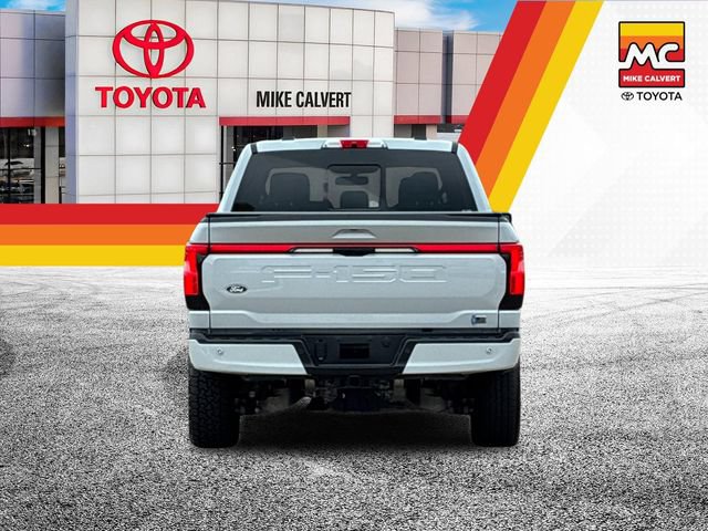 Used 2025 Ford F150 Lightning Lariat AWD/4WD image 4