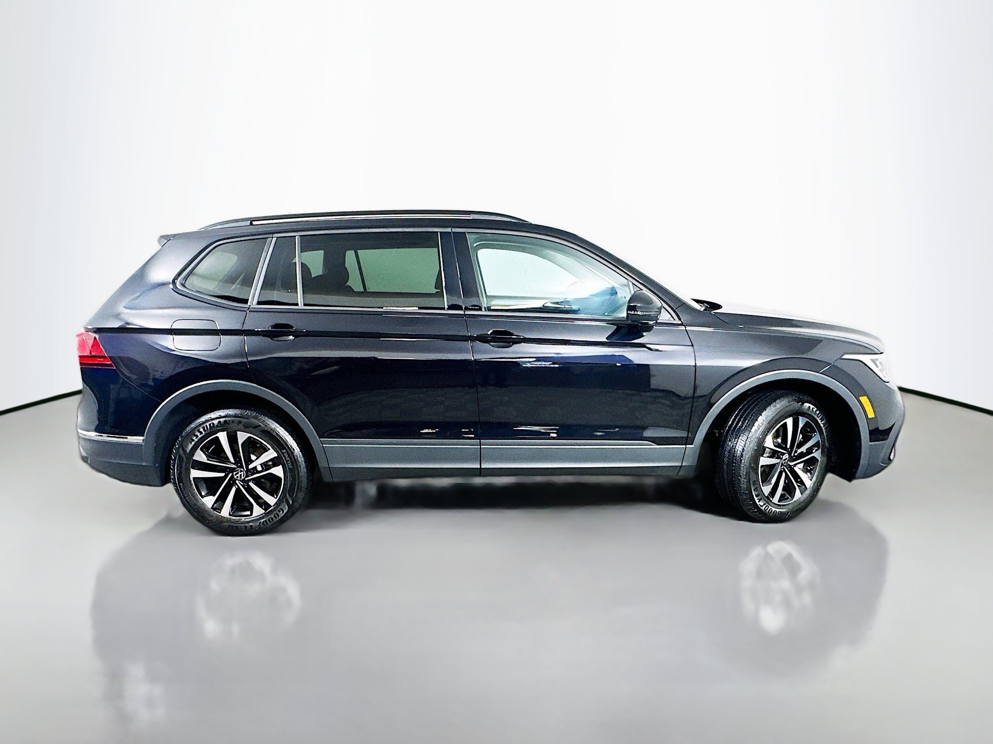 Used 2023 Volkswagen Tiguan S FWD image 8