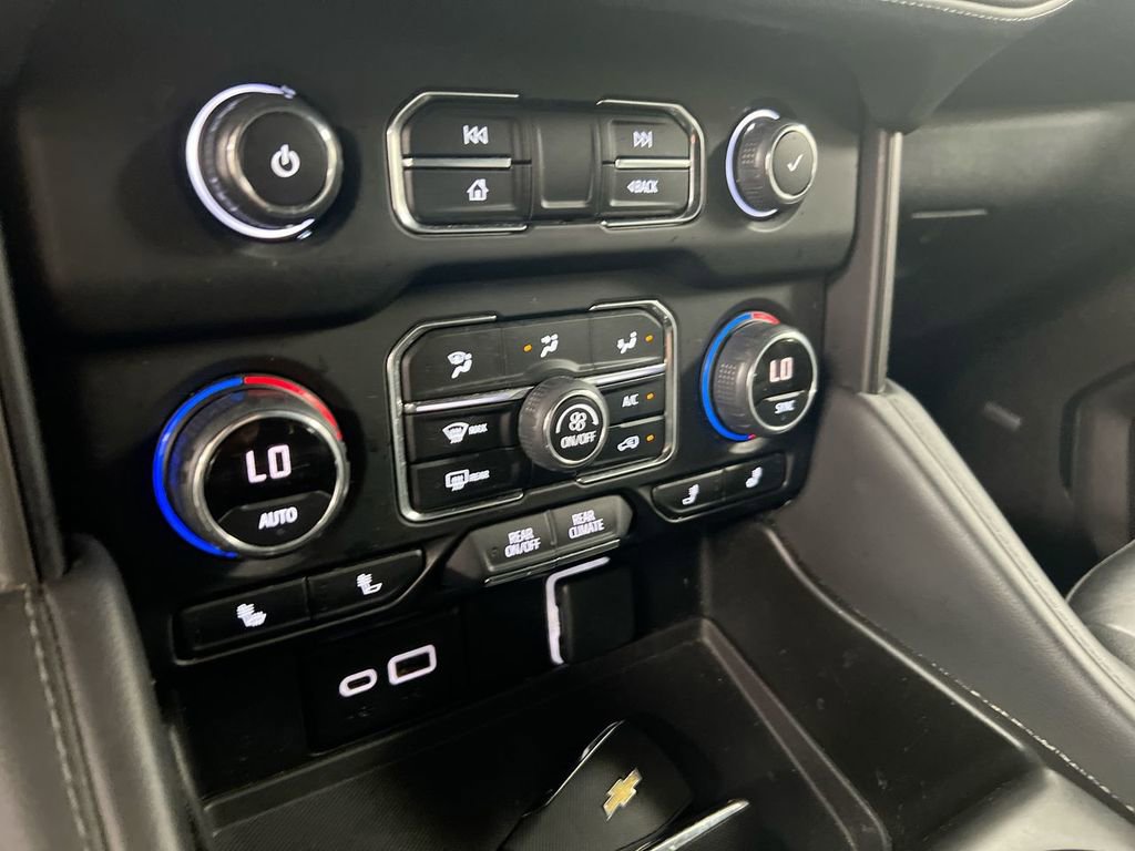 Used 2023 Chevrolet Suburban LT image 16