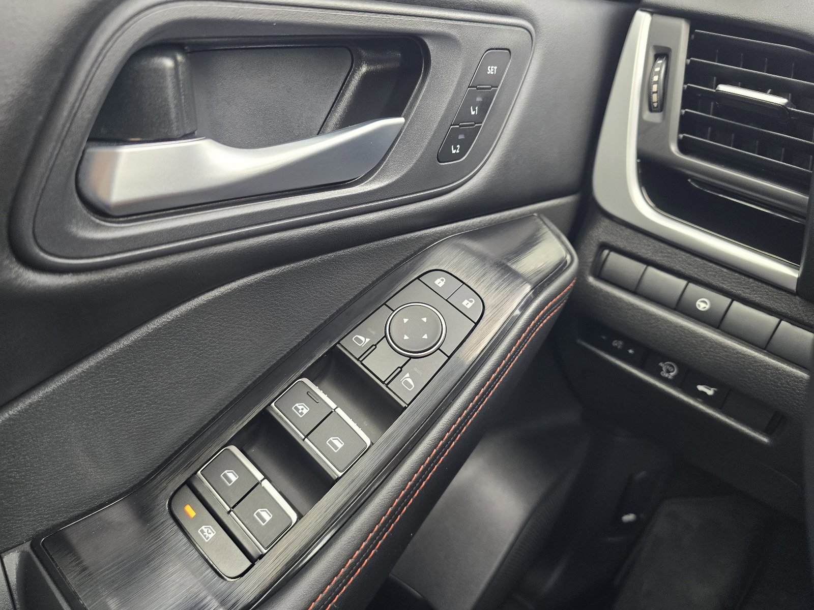 Used 2025 Nissan Rogue SV w/ Rock Creek Premium Package image 22