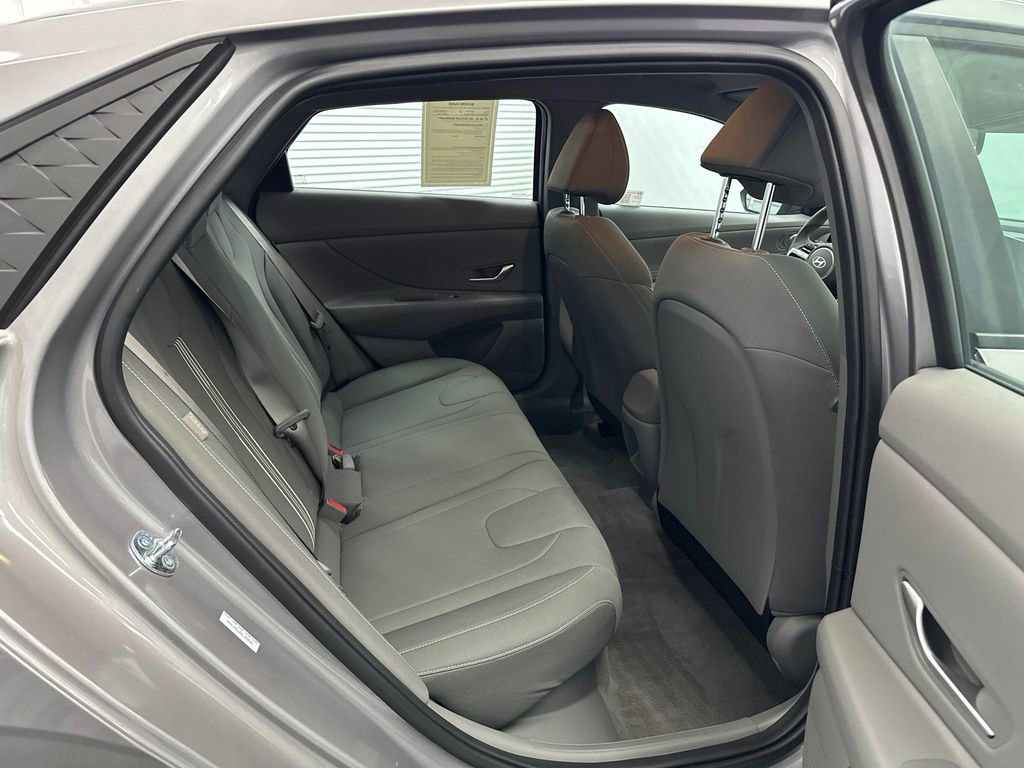 Used 2025 Hyundai Elantra SEL FWD image 15
