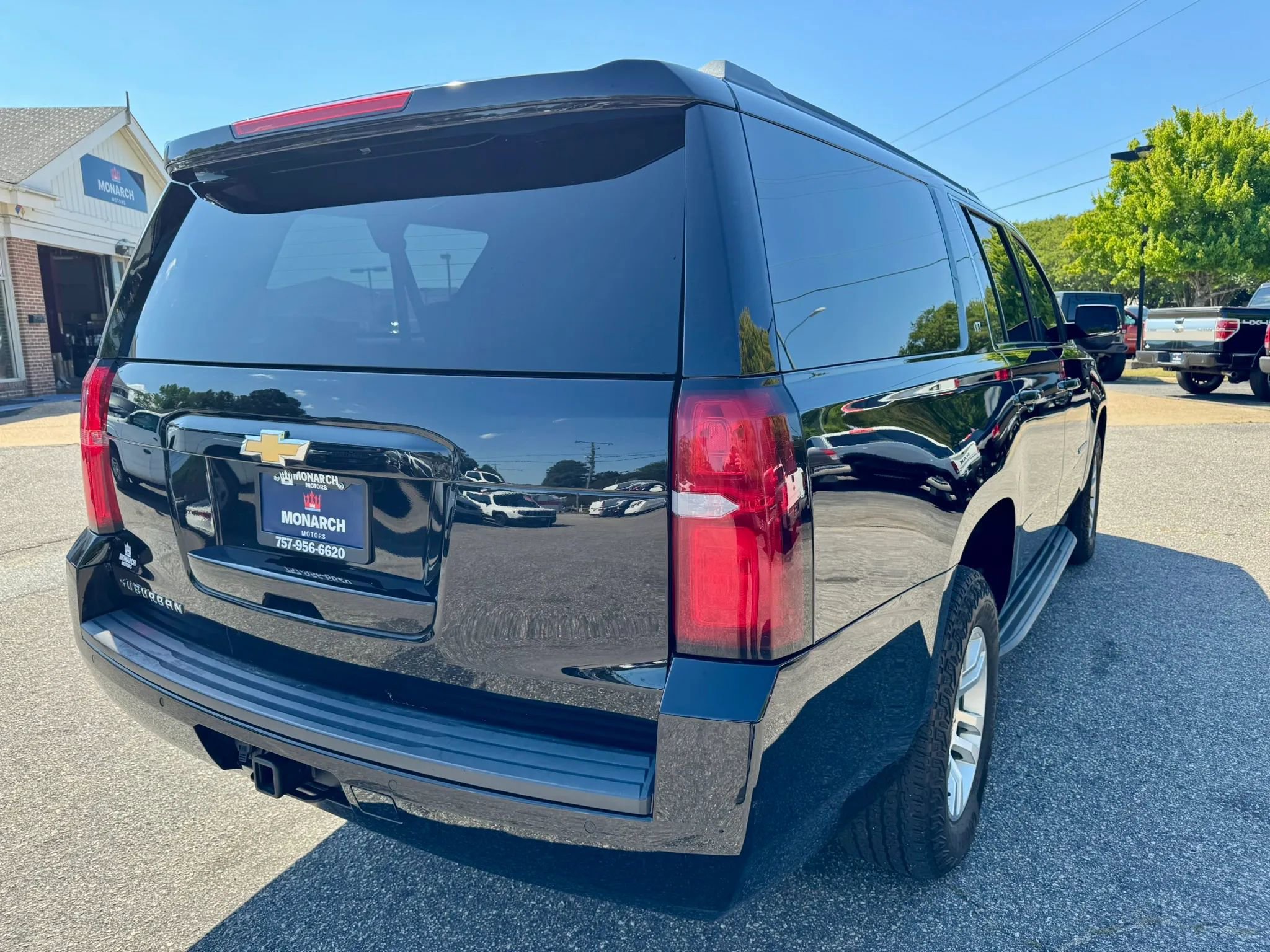 Used 2018 Chevrolet Suburban LT AWD/4WD image 5