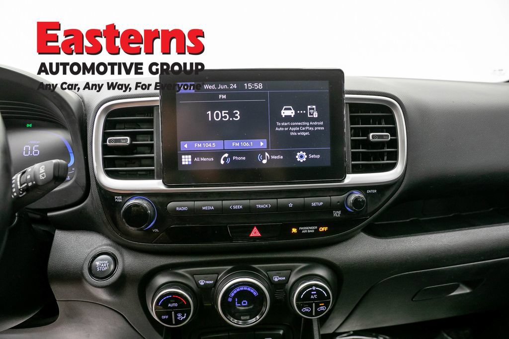 Used 2025 Hyundai Venue SEL FWD image 11