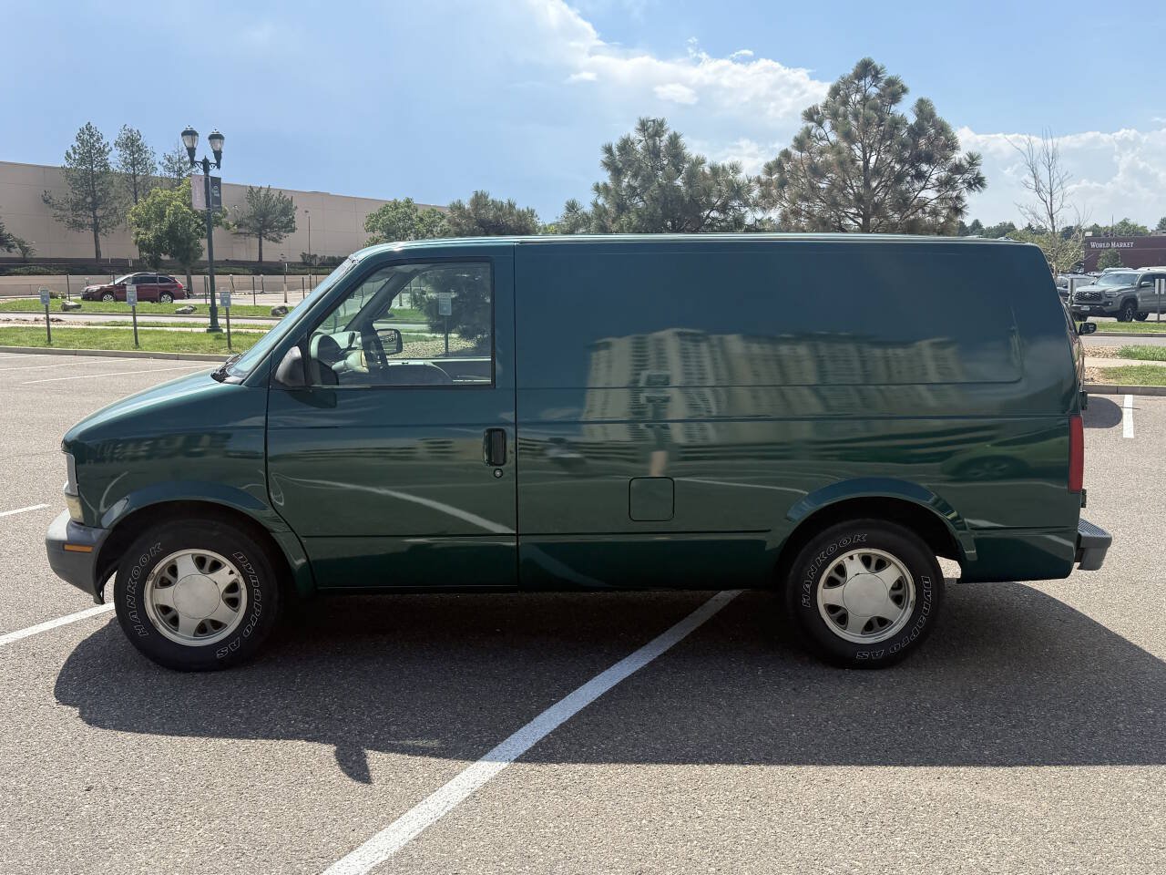 Used 2000 Chevrolet Astro AWD w/ Convenience Group image 10