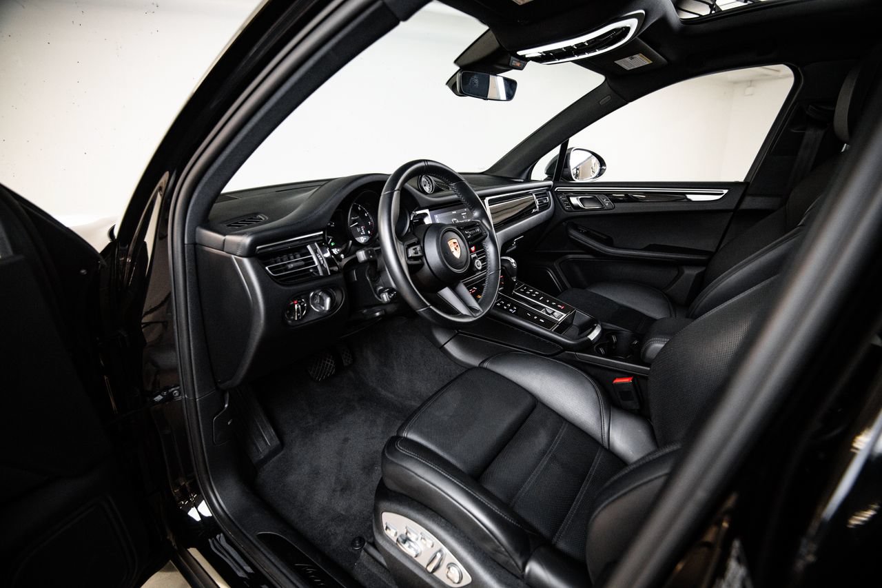 Certified 2023 Porsche Macan Turbo AWD/4WD image 4