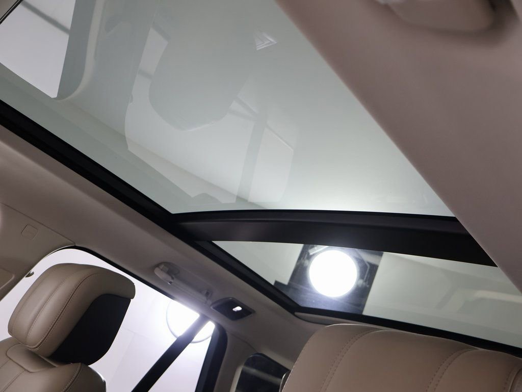 Used 2020 Land Rover Range Rover HSE image 8