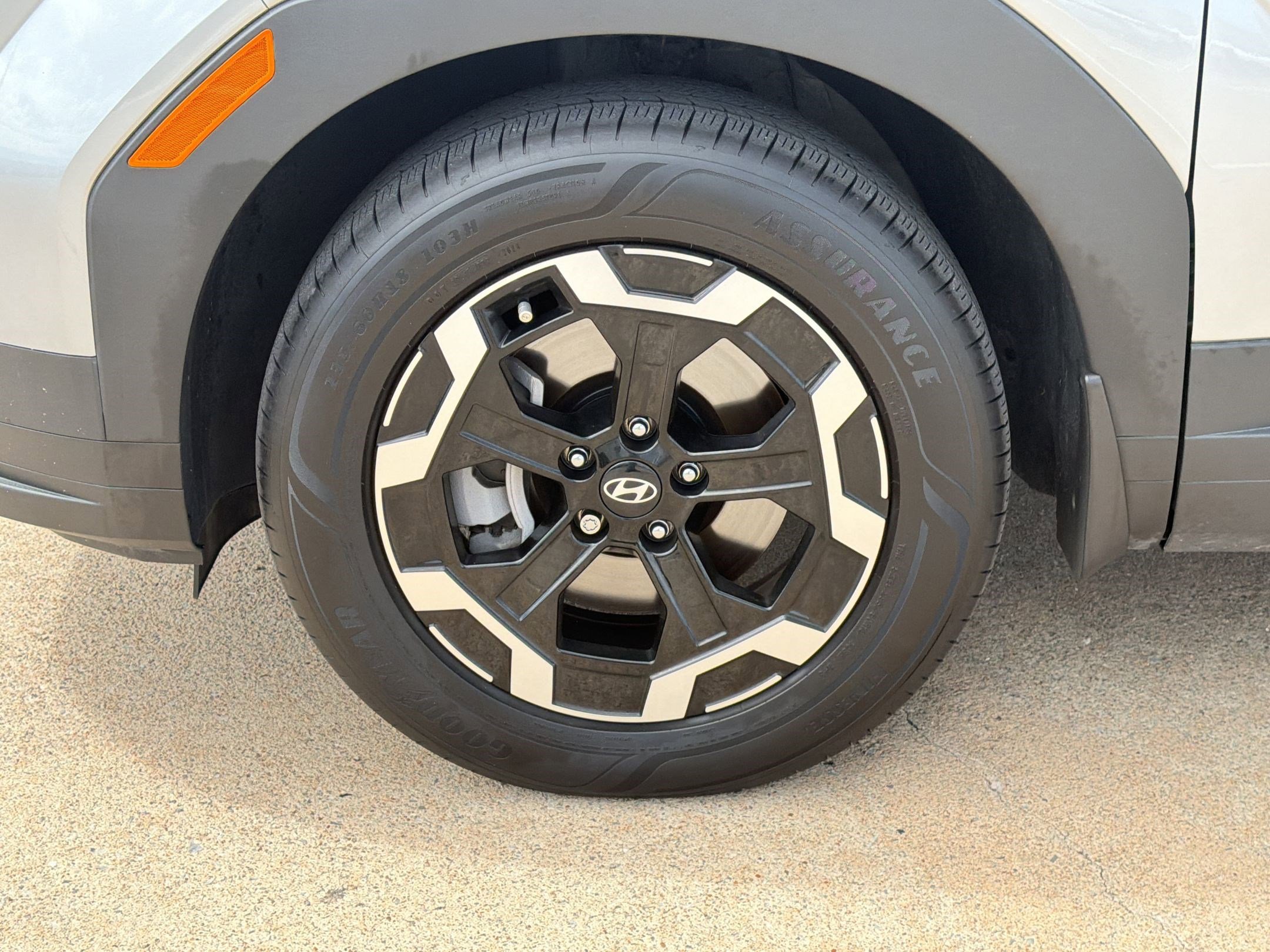 Certified 2025 Hyundai Santa Fe SEL image 12