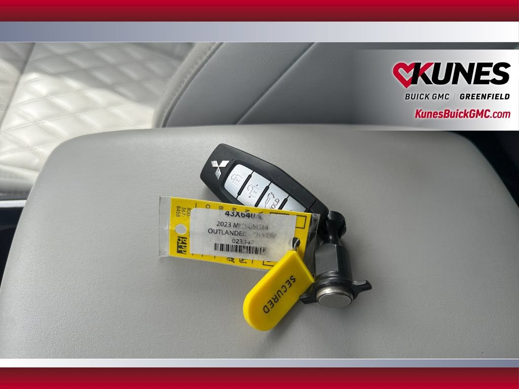 Used 2023 Mitsubishi Outlander SEL AWD/4WD image 36