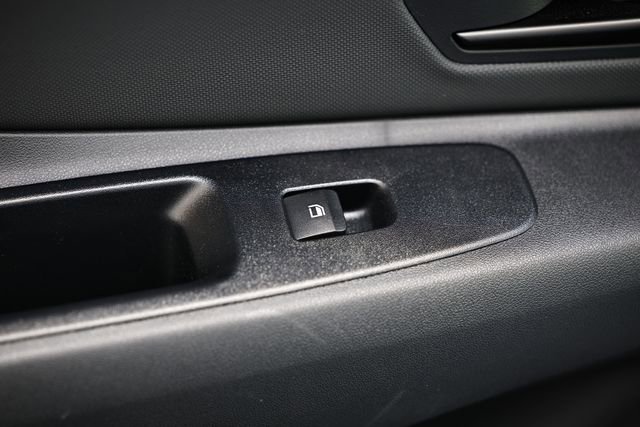 Certified 2025 Hyundai Elantra Limited FWD image 18