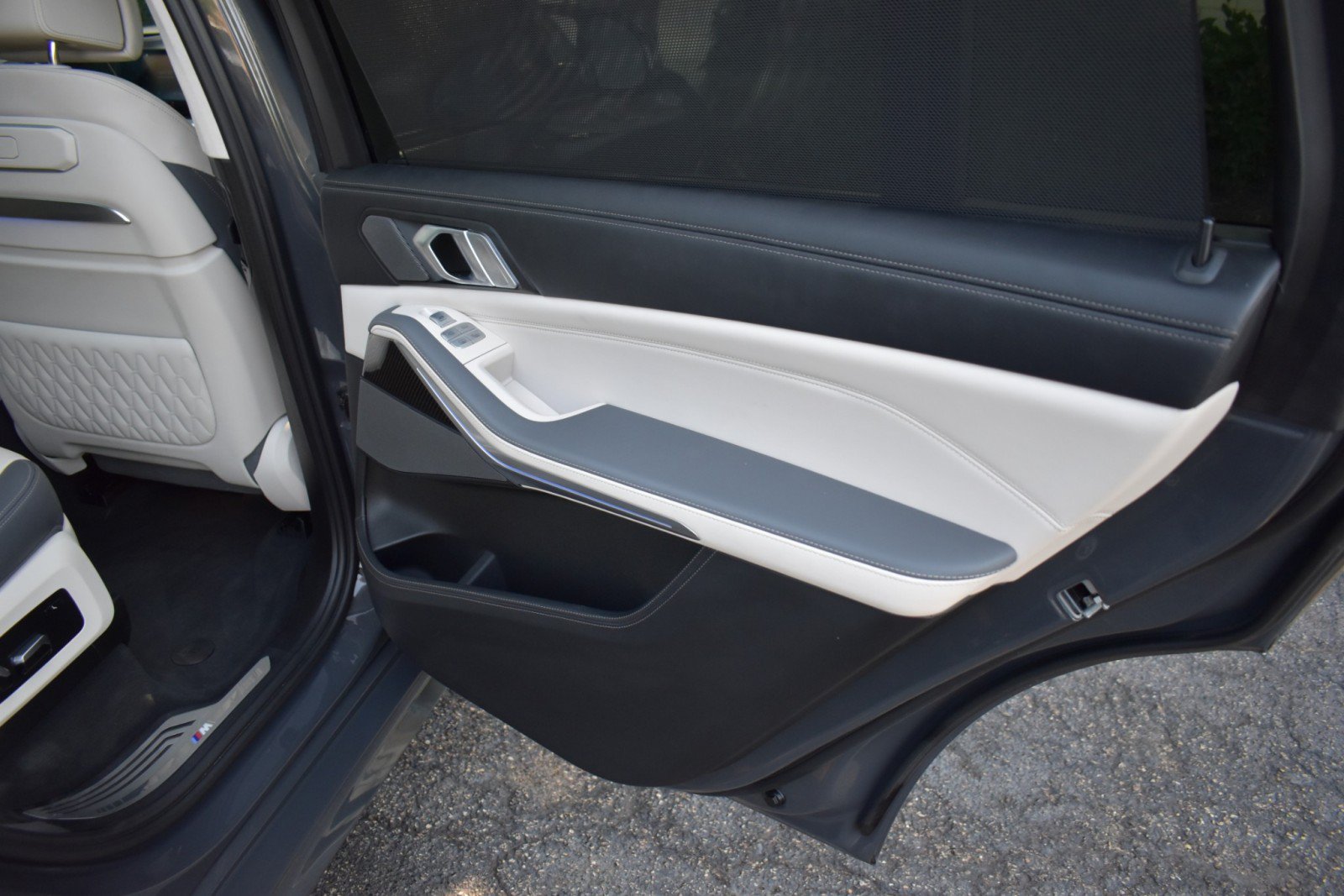 Used 2023 BMW X7 M60i AWD/4WD image 39