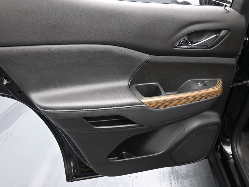 Used 2023 GMC Acadia SLE w/ Driver Convenience Package image 12