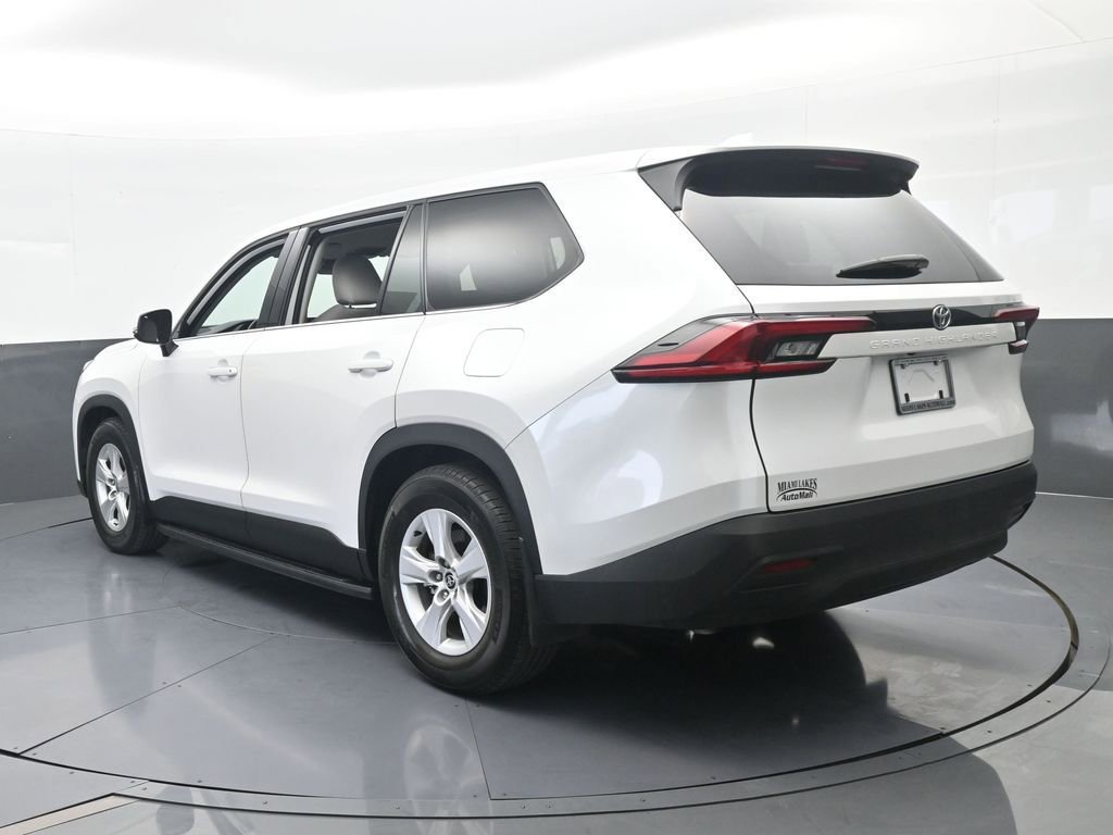 Used 2025 Toyota Grand Highlander FWD image 4
