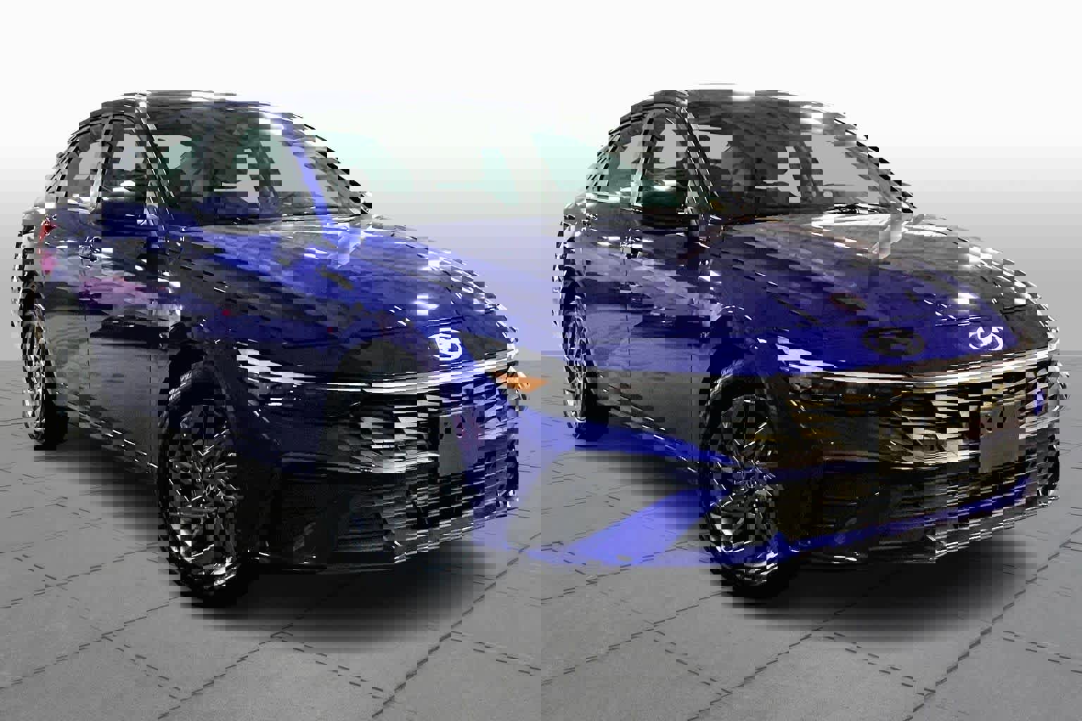 Used 2024 Hyundai Elantra SEL image 3