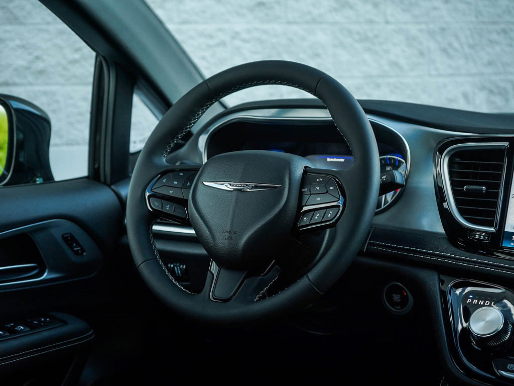 New 2026 Chrysler Pacifica Limited image 17