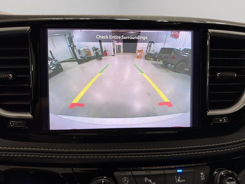 Used 2025 Chrysler Pacifica Limited FWD image 33