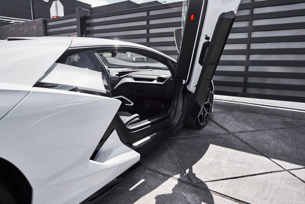 Used 2026 Lamborghini Revuelto AWD/4WD image 32
