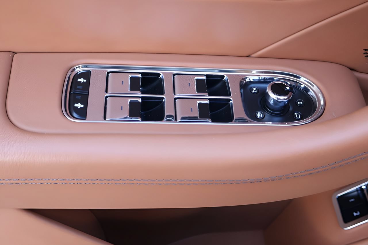 Used 2024 Bentley Flying Spur V8 AWD/4WD image 14